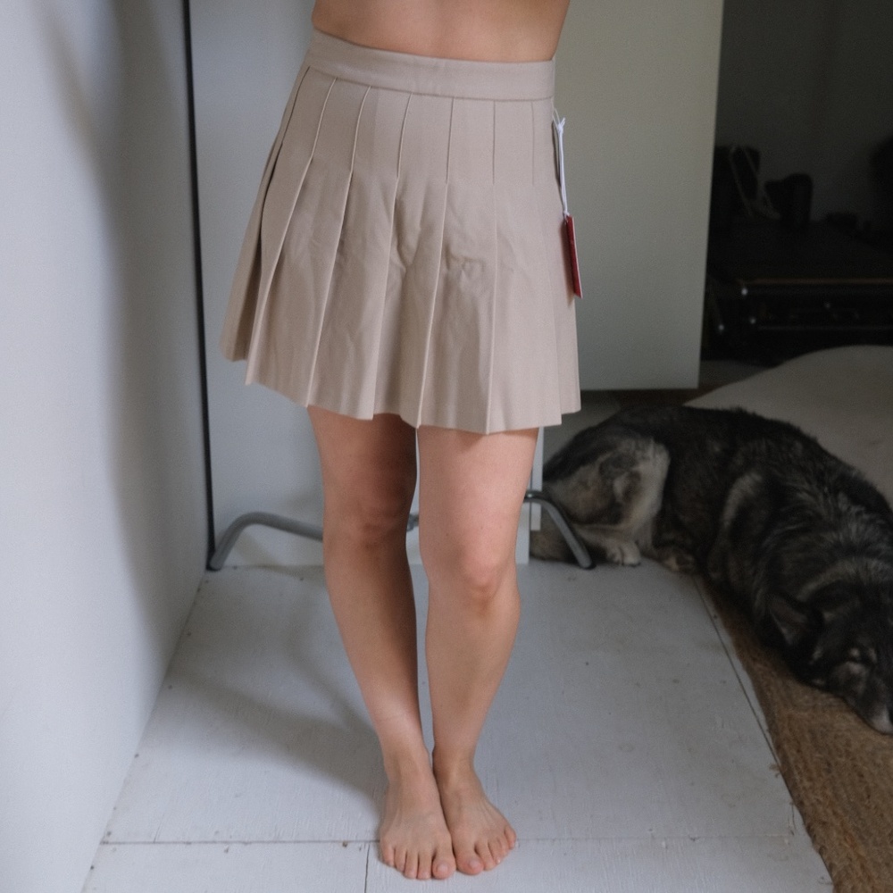 Aritzia Sundeh best pleated skirt